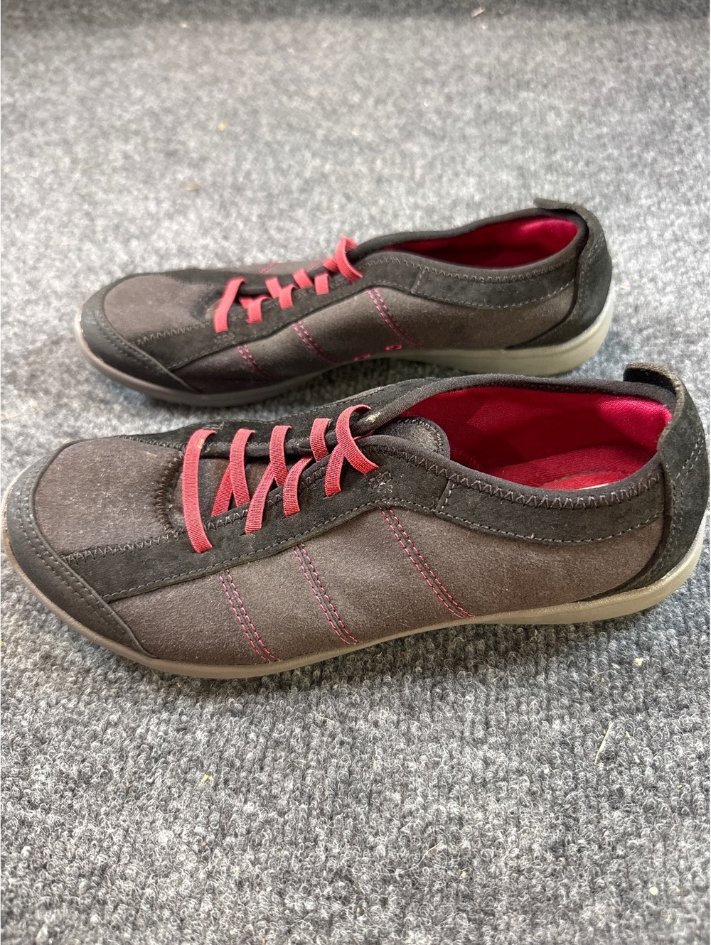Clarks Collection Women’s Size 5.5 M Gray Suede Leather Lace Up Sneakers Shoes